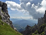 49 Vista a precipizio tra torrioni e guglie sulla Valle del riso